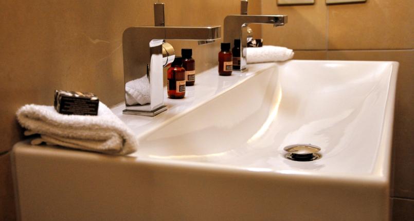 Bathroom Fixtures Queenstown two bedroom lakeview apartment - highview apartments queenstown Bathroom Fixtures Queenstown two bedroom lakeview apartment - highview apartments queenstown