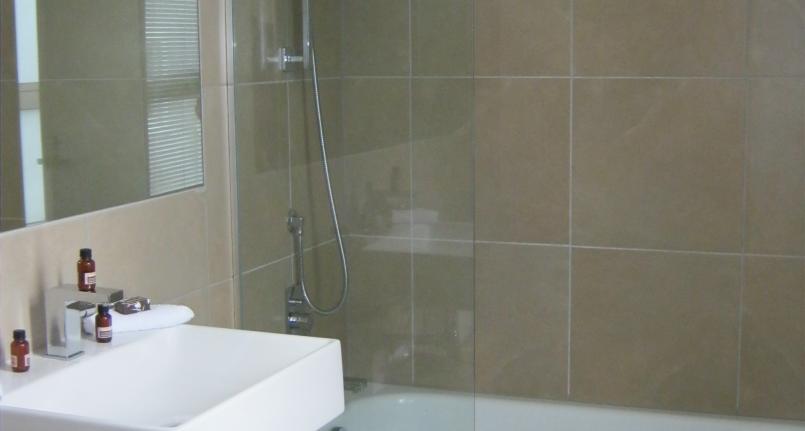 Bath Shower 2 Highview Apartments - Queenstown Luxury Accommodation